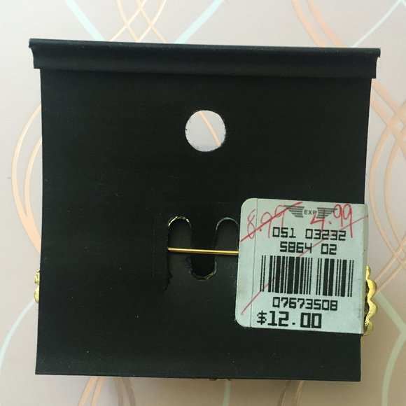 Express Gold Knot Pin - Picture 2 of 2